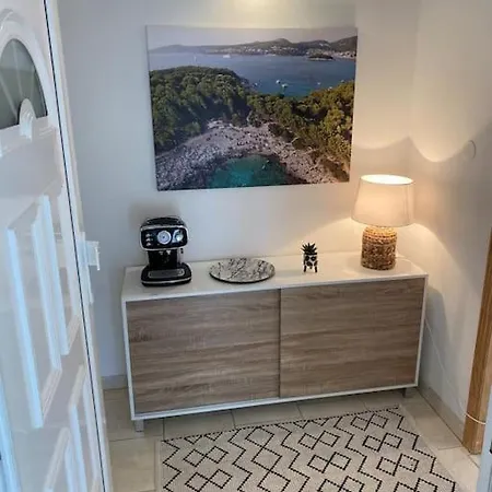Lägenhet Laganini Mit Balkon