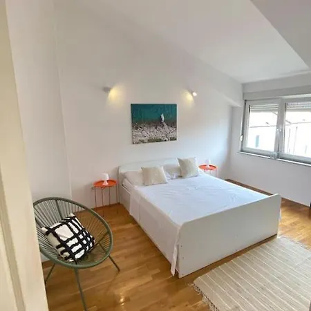 Lägenhet Laganini Mit Balkon *