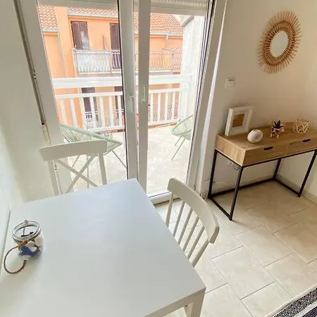 Laganini Mit Balkon * Podstrana