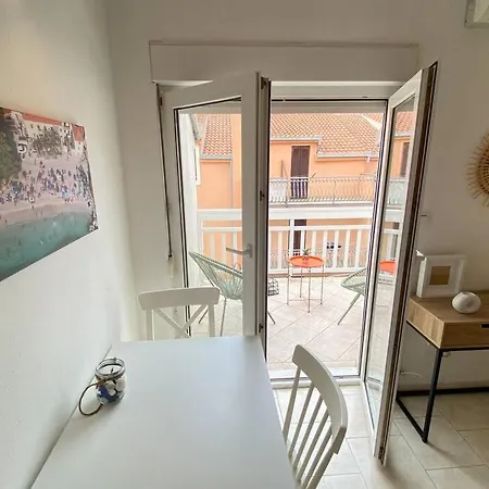 Laganini Mit Balkon * Podstrana