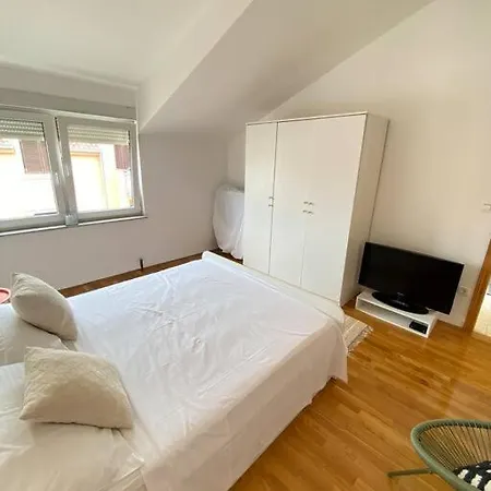 Lägenhet Laganini Mit Balkon